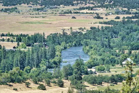 View/Area - 1030 Mount Castle Dr, Eagle Point, OR 97524 photo 2 of 4