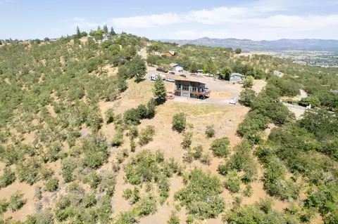 View/Area - 1030 Mount Castle Dr, Eagle Point, OR 97524 photo 1 of 4
