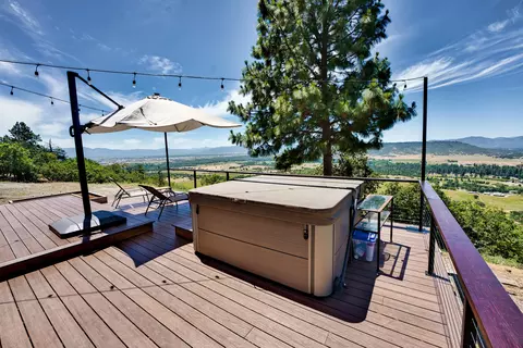 Exterior - 1030 Mount Castle Dr, Eagle Point, OR 97524 photo 10 of 15