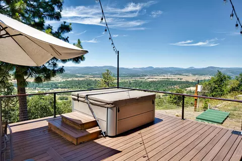 Exterior - 1030 Mount Castle Dr, Eagle Point, OR 97524 photo 11 of 15