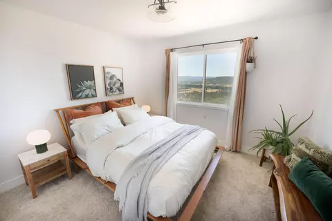 Bedroom - 1030 Mount Castle Dr, Eagle Point, OR 97524 photo 3 of 3
