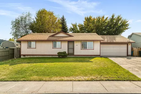 3128 SW Reindeer Ave, Redmond, OR 97756