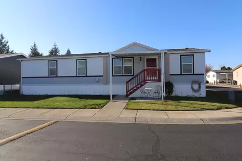 2111 Kings Hwy #SPC 11, Medford, OR 97501