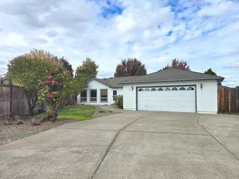 1738 Jessica Cir, Central Point, OR 97502