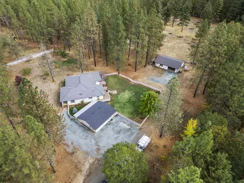 6380 W Evans Creek Rd, Rogue River, OR 97537