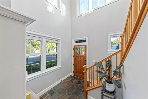 Entry Way - 7 Falling Leaf Ln, Eagle Point, OR 97524 photo 2 of 4