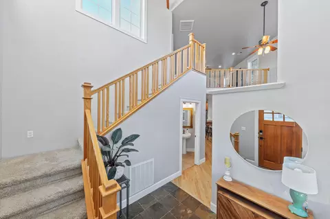 Entry Way - 7 Falling Leaf Ln, Eagle Point, OR 97524 photo 1 of 4