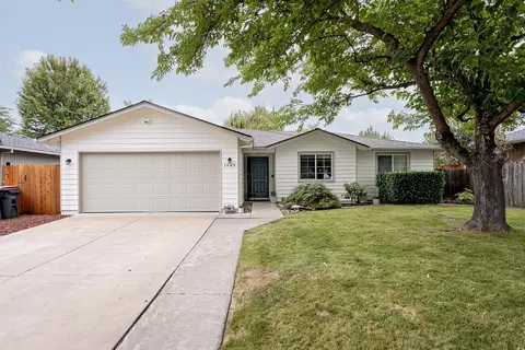 1949 Patrick St, Medford, OR 97504