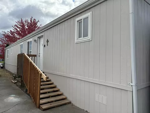 450 SW Roosevelt St #12, Madras, OR 97741