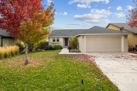 732 NE Redwood Ave, Redmond, OR 97756