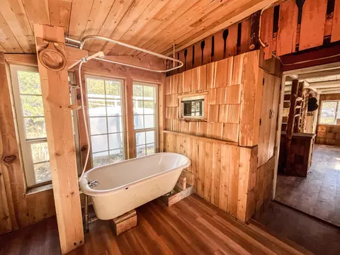 Bath - 52775 Meadow Ln, La Pine, OR 97739 photo 1 of 1