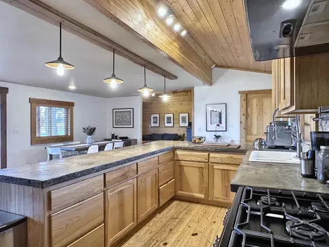 64393 Deschutes Market Rd, Bend, OR 97701
