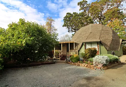 848 NE 8th St, Grants Pass, OR 97526