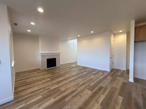 Living - 121 Valemont #34, Eagle Point, OR 97524 photo 3 of 3