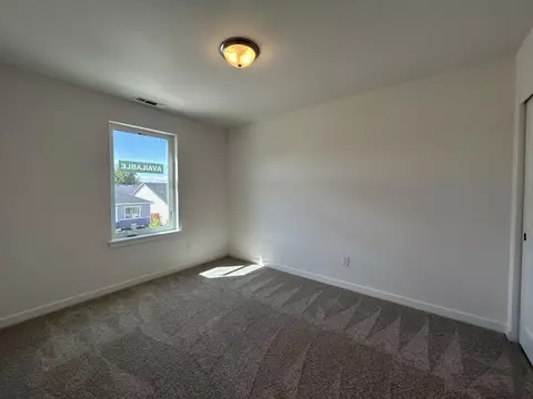 Bedroom - 121 Valemont #34, Eagle Point, OR 97524 photo 3 of 4