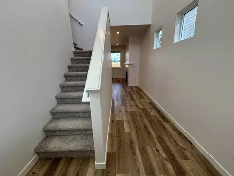Entry Way - 121 Valemont #34, Eagle Point, OR 97524 photo 1 of 2