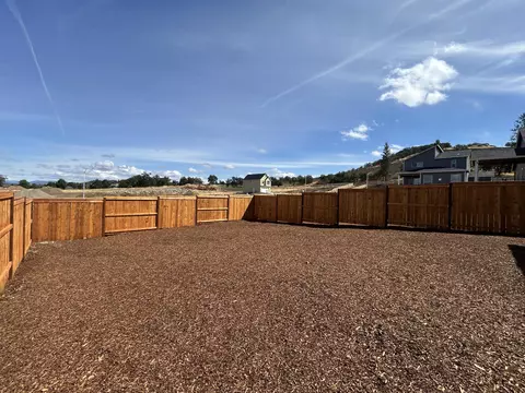 Exterior - 121 Valemont #34, Eagle Point, OR 97524 photo 4 of 5