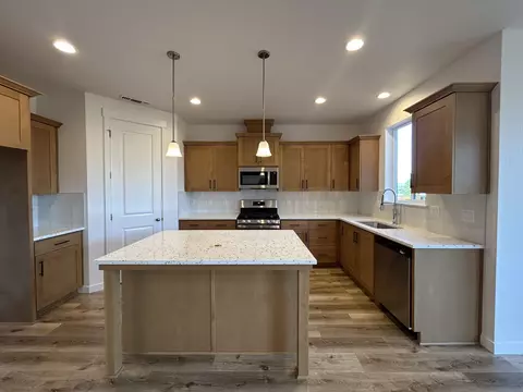 Kitchen - 121 Valemont #34, Eagle Point, OR 97524 photo 1 of 3