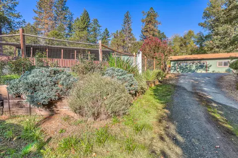 1049 W Evans Creek Rd, Rogue River, OR 97537