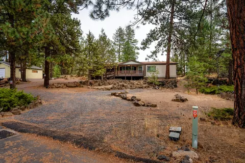 60906 Ridge Dr, Bend, OR 97702 photo 2