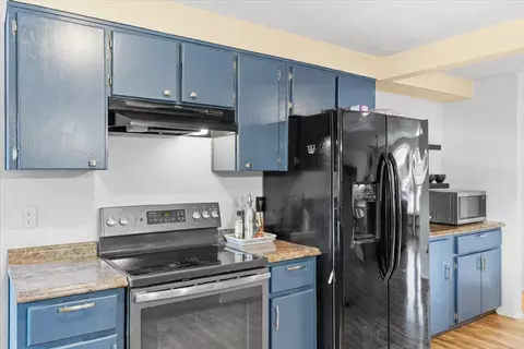 Kitchen - 72 Christa Ln, Eagle Point, OR 97524 photo 5 of 6