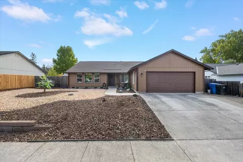 72 Christa Ln, Eagle Point, OR 97524
