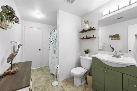Bath - 72 Christa Ln, Eagle Point, OR 97524 photo 1 of 3