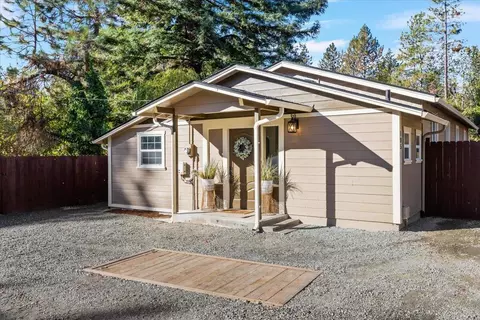 105 Stringer Gap Rd, Grants Pass, OR 97527 photo 2