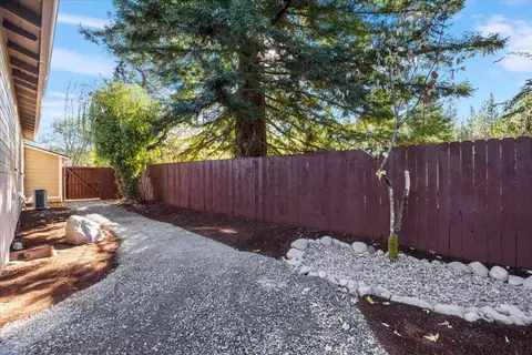 105 Stringer Gap Rd, Grants Pass, OR 97527 photo 29