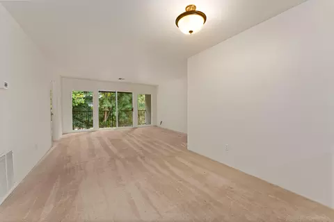 Living - 815 Pine St #3, Rogue River, OR 97537 photo 1 of 1