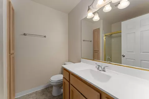 Bath - 815 Pine St #3, Rogue River, OR 97537 photo 1 of 2