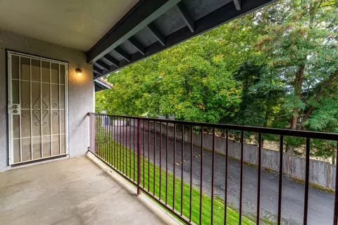 Exterior - 815 Pine St #3, Rogue River, OR 97537 photo 3 of 8