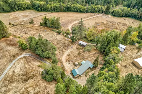 85 Speaker Rd, Wolf Creek, OR 97497