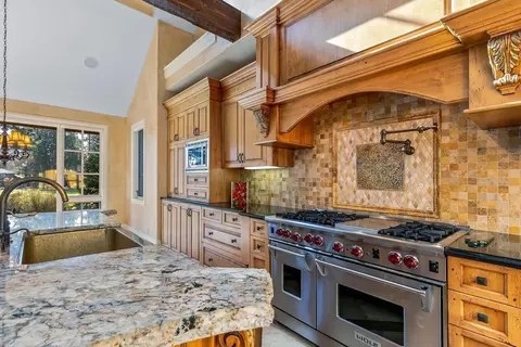 Kitchen - 19486 Green Lakes Loop, Bend, OR 97702 photo 4 of 8