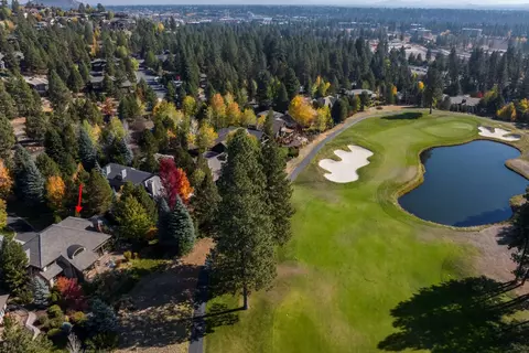 View/Area - 19486 Green Lakes Loop, Bend, OR 97702 photo 2 of 4