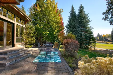 Exterior - 19486 Green Lakes Loop, Bend, OR 97702 photo 6 of 9