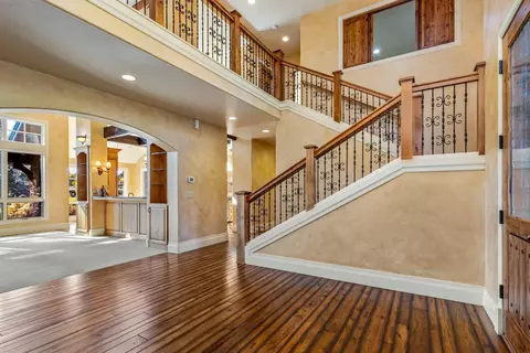 Entry Way - 19486 Green Lakes Loop, Bend, OR 97702 photo 1 of 2