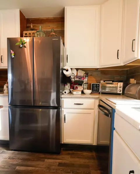 Kitchen - 200 N Main St, Dorris, CA 96023 photo 7 of 9