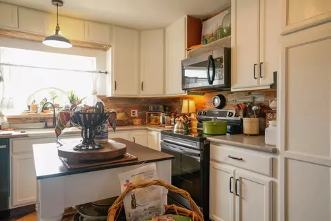 Kitchen - 200 N Main St, Dorris, CA 96023 photo 3 of 9