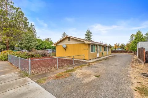 1028 W Eleventh St, Medford, OR 97501