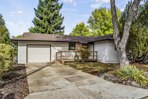 560 Elm Way, Eagle Point, OR 97524 photo 1