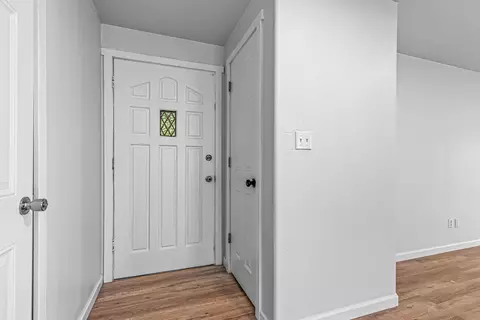 Entry Way - 617 Hemlock Ave, Central Point, OR 97502 photo 1 of 1