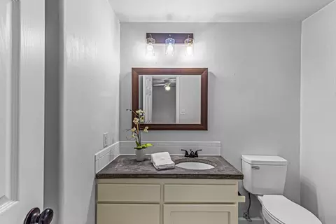 Bath - 617 Hemlock Ave, Central Point, OR 97502 photo 1 of 3