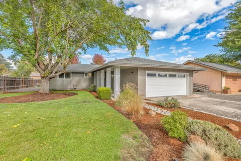 Exterior - 617 Hemlock Ave, Central Point, OR 97502 photo 9 of 12