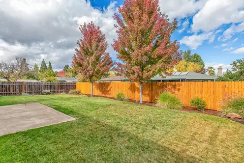 Exterior - 617 Hemlock Ave, Central Point, OR 97502 photo 4 of 12