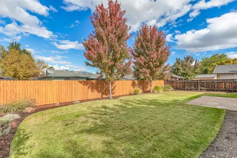 Exterior - 617 Hemlock Ave, Central Point, OR 97502 photo 3 of 12