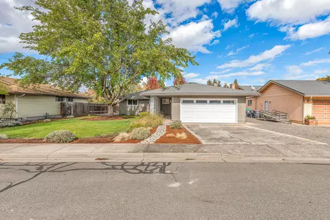 Exterior - 617 Hemlock Ave, Central Point, OR 97502 photo 11 of 12
