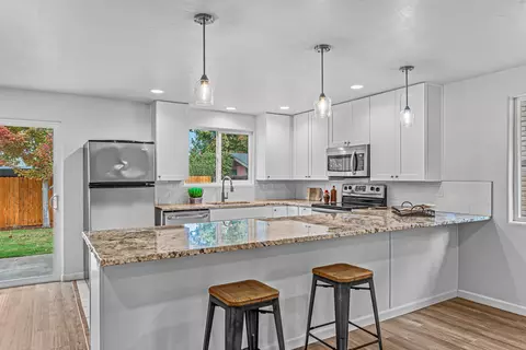 Kitchen - 617 Hemlock Ave, Central Point, OR 97502 photo 1 of 3