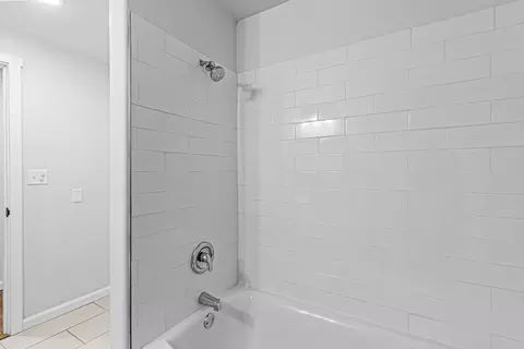 Bath - 617 Hemlock Ave, Central Point, OR 97502 photo 3 of 3