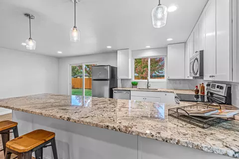 Kitchen - 617 Hemlock Ave, Central Point, OR 97502 photo 2 of 3